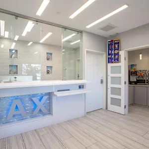 Elev8 Angeles, Lax Hotel